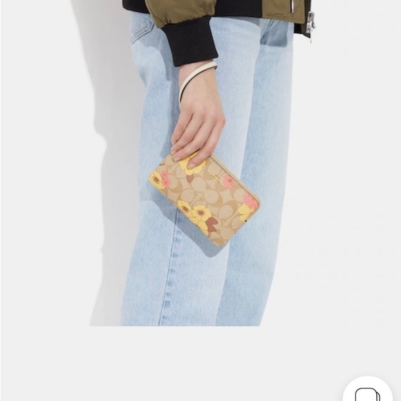 Coach Wristlet In sig. canvas w/floral cluster print.Gold/ light/ khaki multi. - Picture 7 of 9